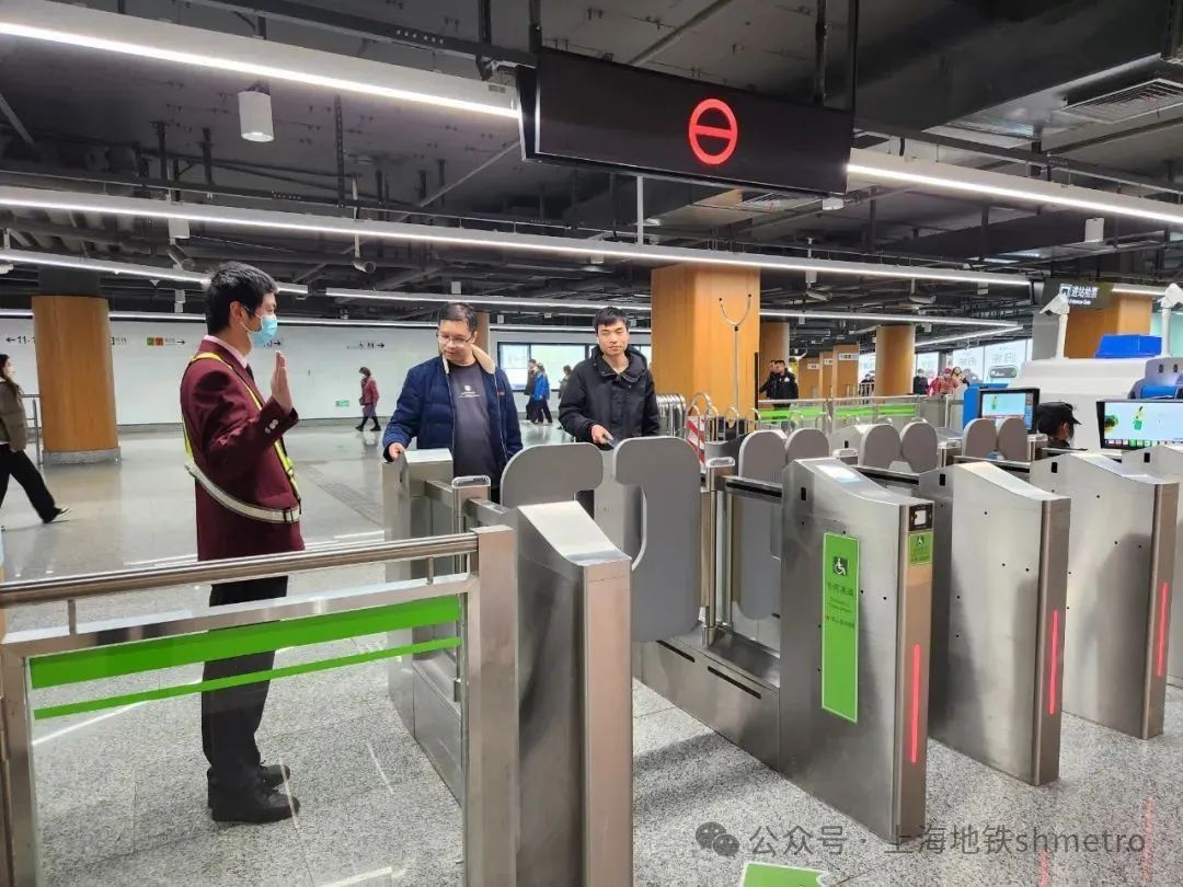 静安寺站214号线换乘通道连通口开通