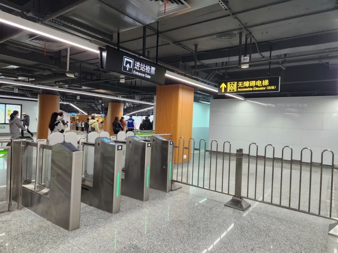 静安寺站214号线换乘通道连通口开通