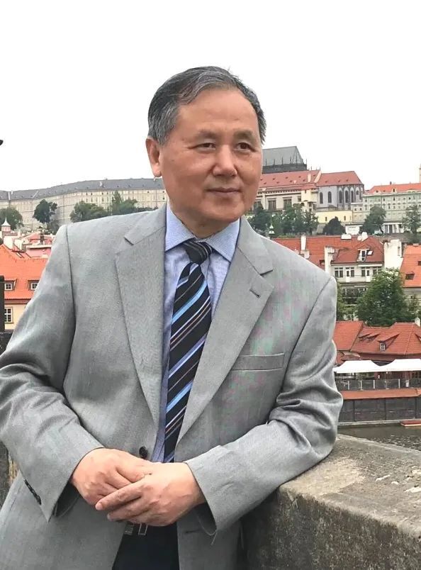 深耕40年上大这位教授的课堂魅力何在