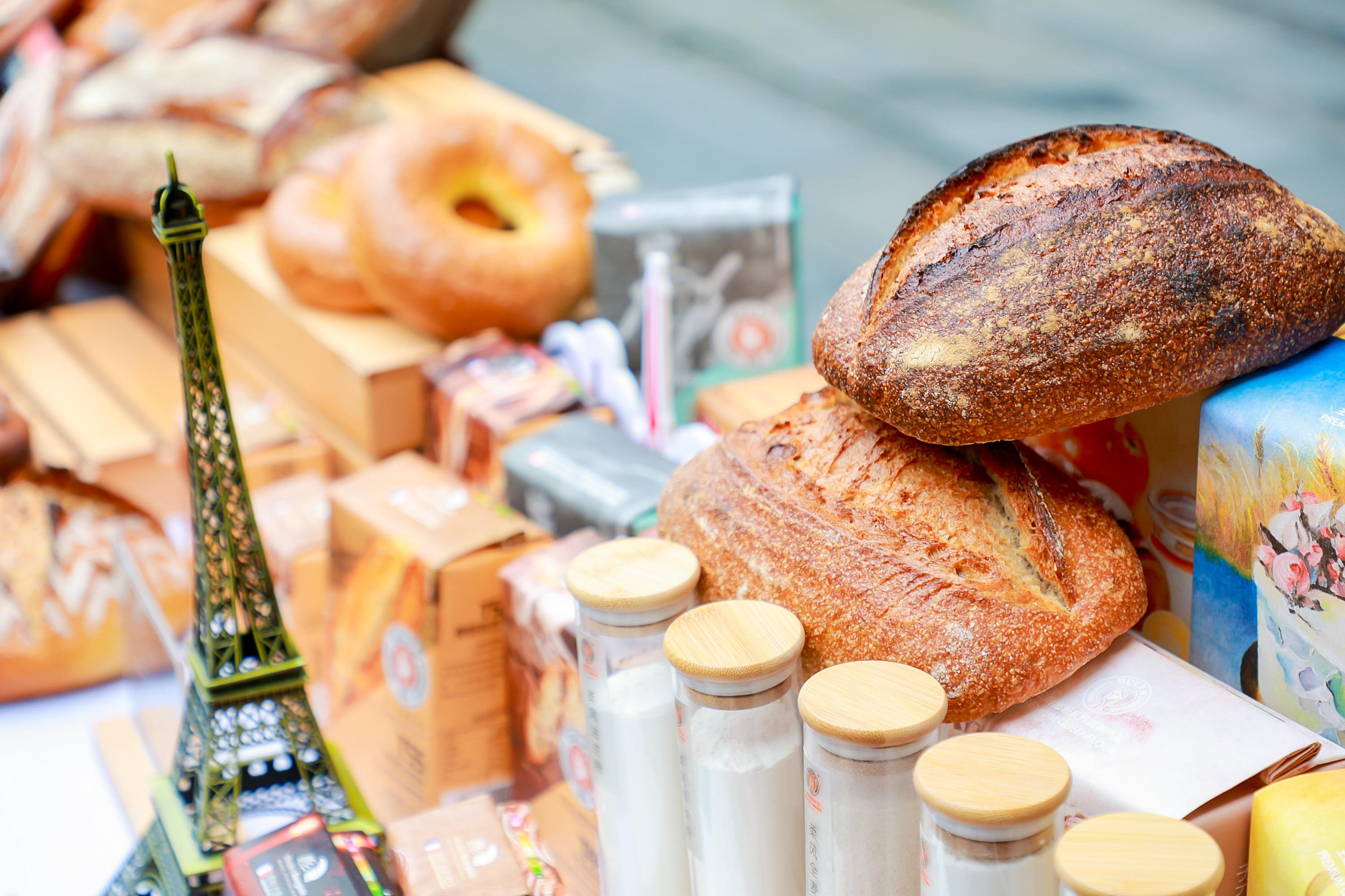 卖光了已售罄补货中外滩漫步面包节满满碳水快乐