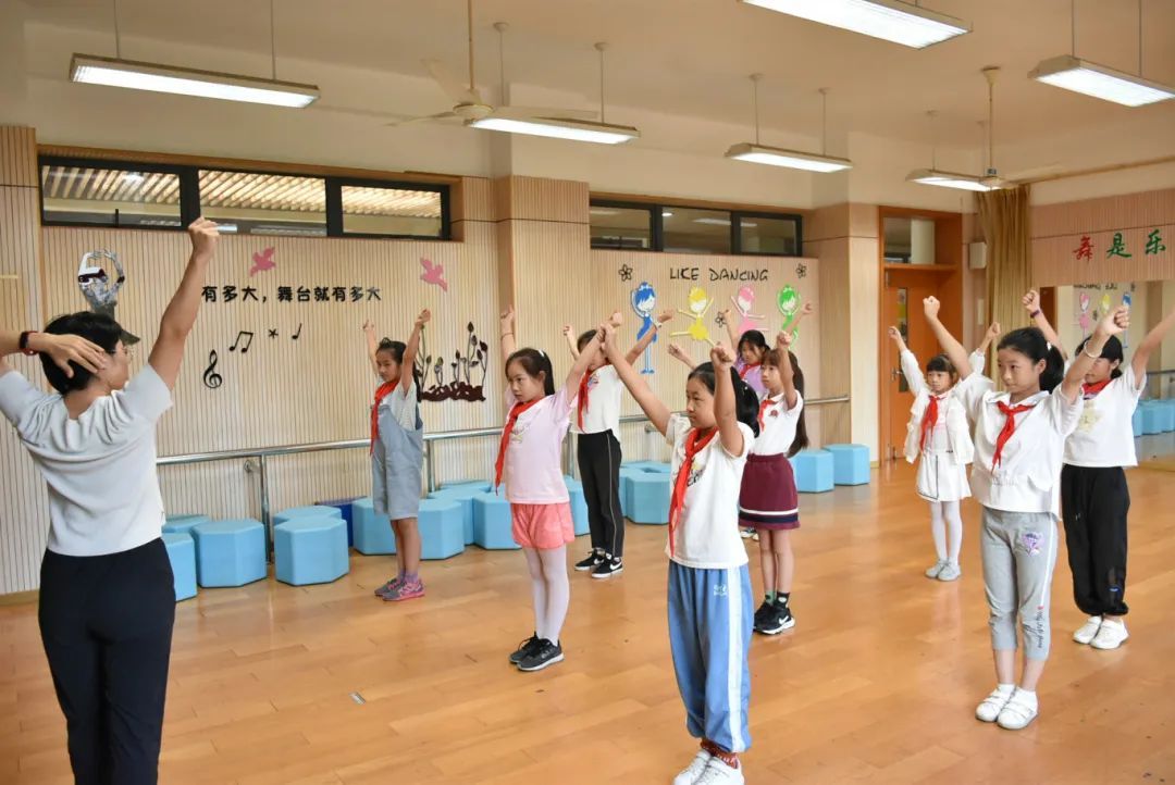 热点聚焦课后服务优秀案例泗泾二小体教融合促发展课后服务显成效