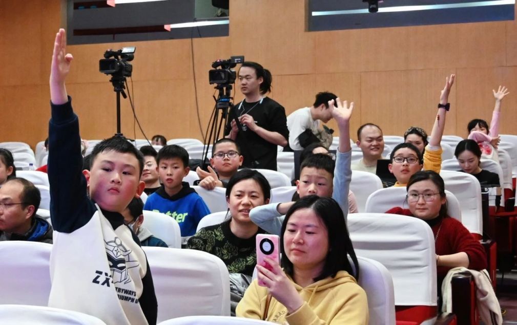 邀请400余位海内外科学家进行精彩演讲,逾1500万观众线上线下参与