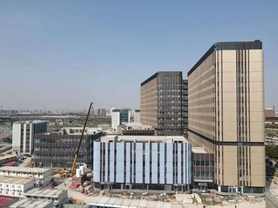 涉及医疗卫生和教育这几项社会民生类重大工程项目将加快推进