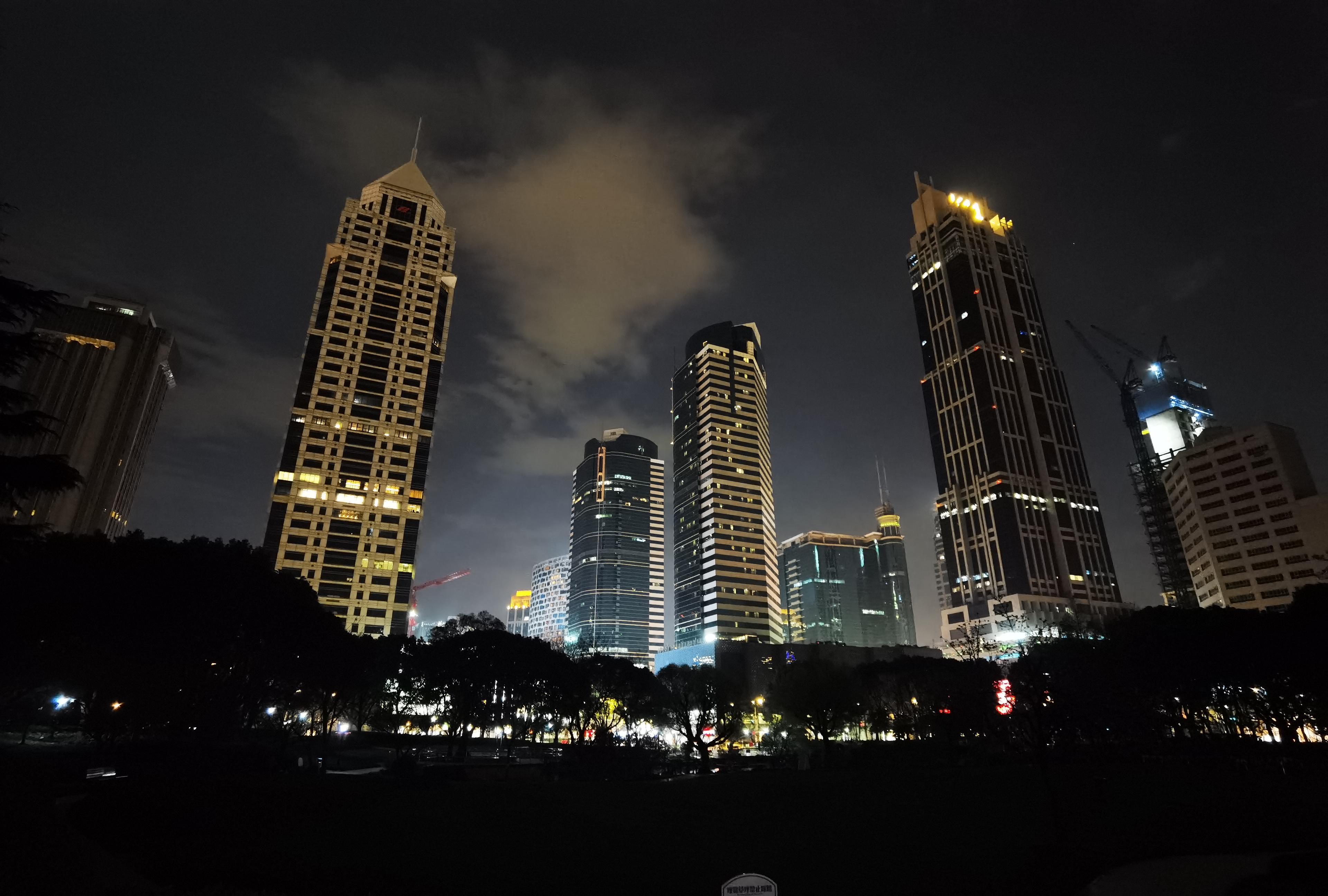 昨晚黄浦近百栋楼宇熄灯节能为地球献出一小时