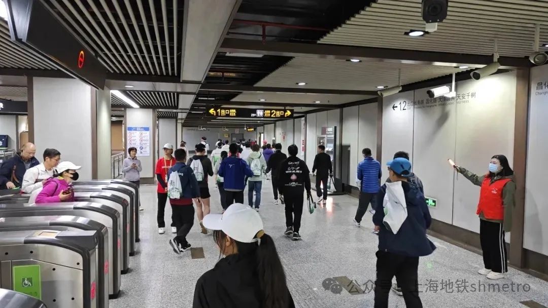 13号线江宁路站根据车站的客流结构,制定专项保障方案.