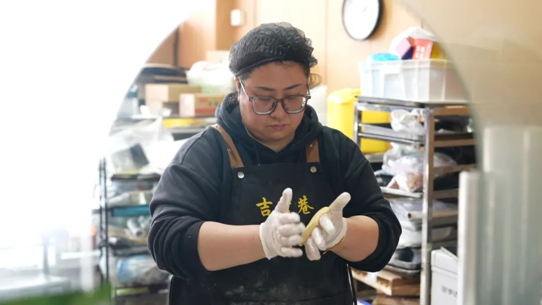 据沈静透露,接下来她还要在馅料里面"翻行头".