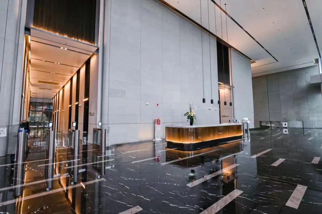 重点企业集中签约友邦金融中心正式投入运营