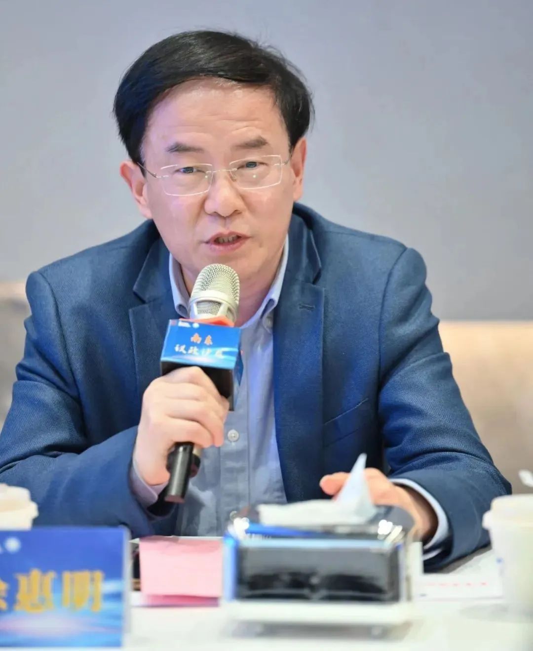 "徐惠明希望各楼宇业主坚定发展信心,区,街相关职能部门做好精准服务