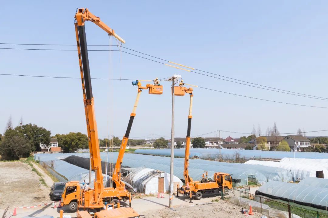 零感知带电作业农村电网持续改造升级