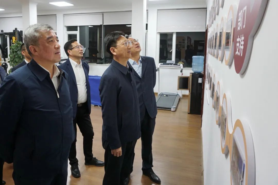 杨峥到上海市援滇干部联络组市政府驻昆明办事处调研