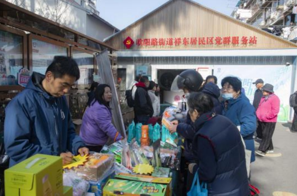 流动超市开进老小区