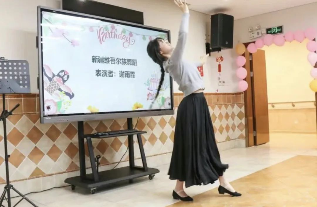 一场老人集体生日会一场跨越世代的美好实践