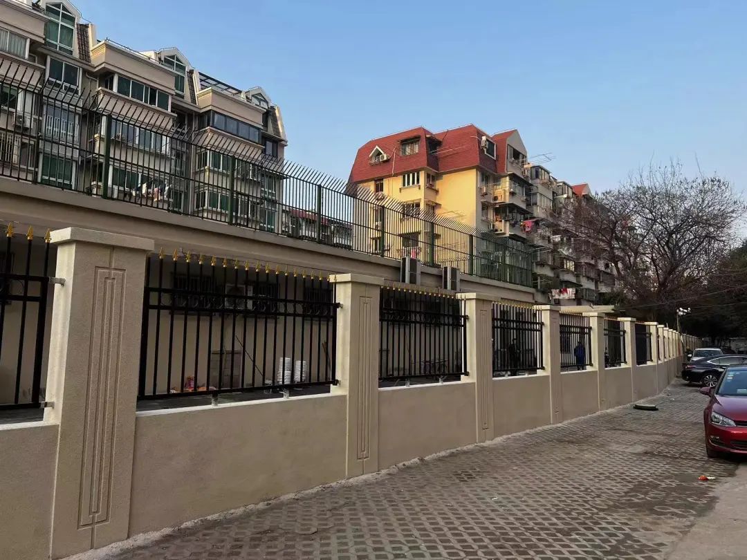 >文章详情>延峰居民区所辖的曙光小区及宝联小区间的围墙由于年久失修