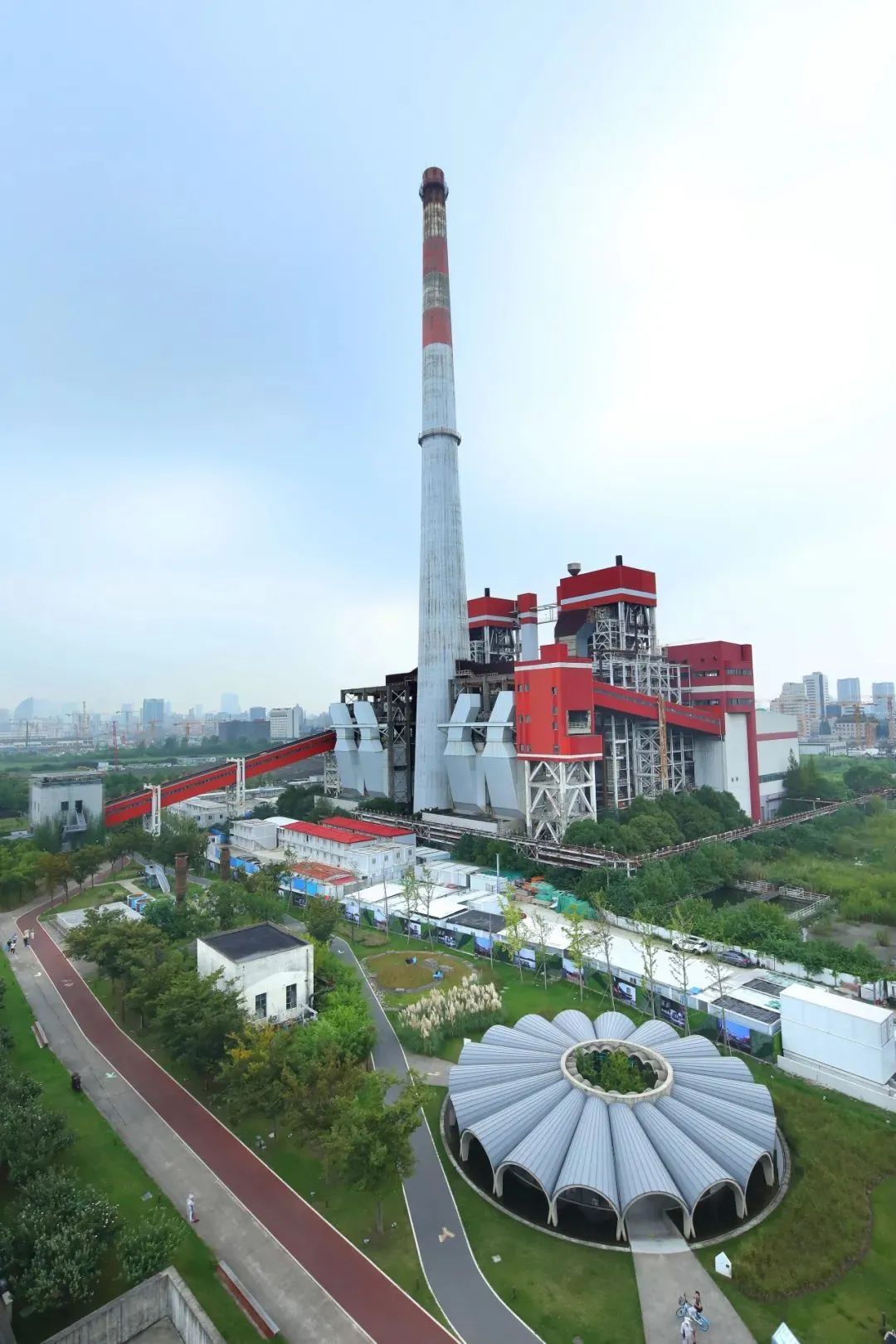 漫步杨浦滨江在零碳空间咖啡馆感受工业历史