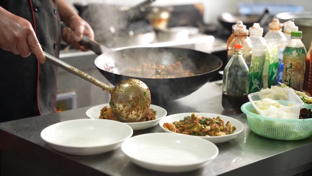 青溪老街烟火气里溢乡愁本地夫妻22年用情烹饪奉贤农家土菜