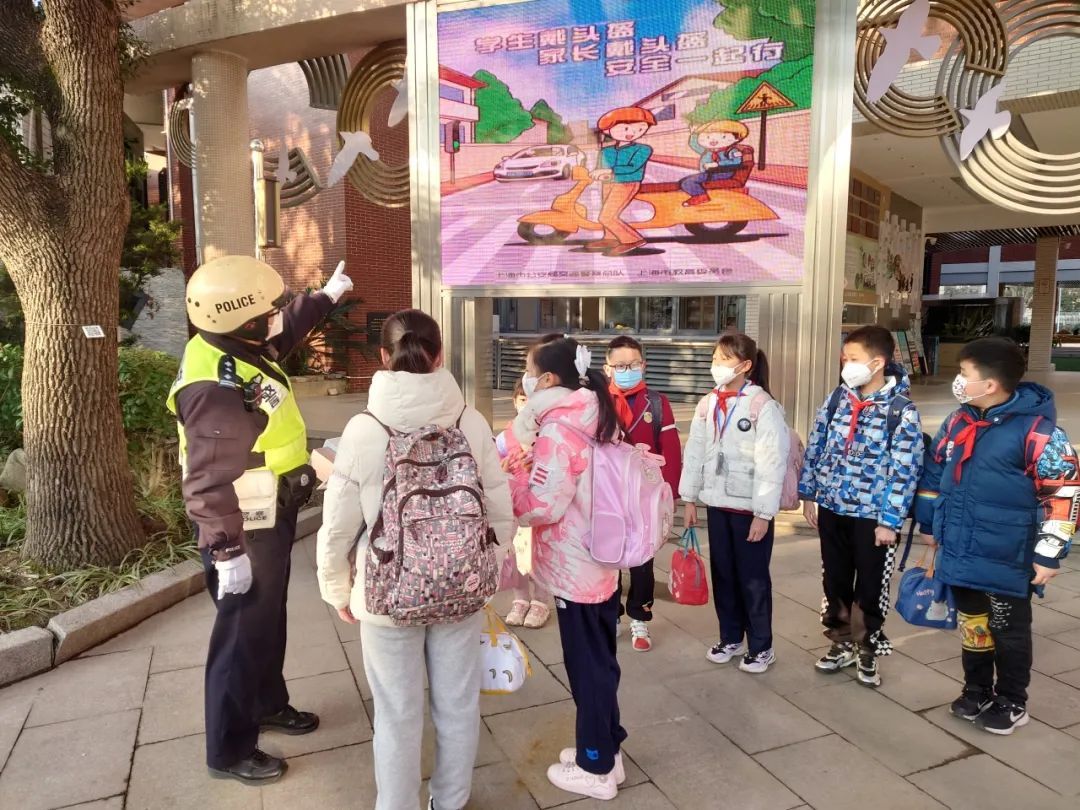 全警守护平安课堂构筑普陀学子安全屏障
