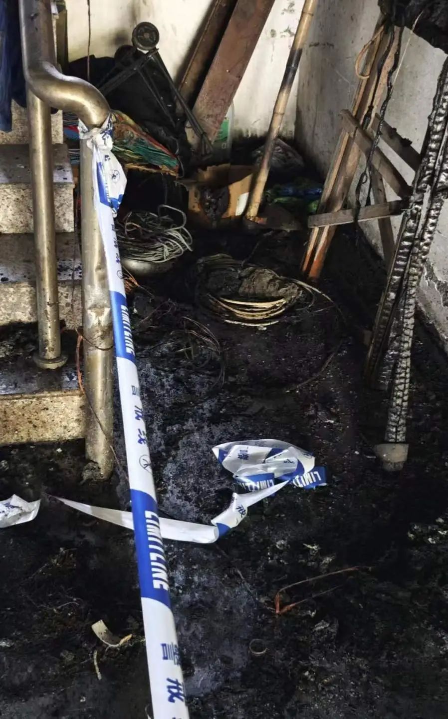 警示青浦一男子飞线充电引发火灾被行政拘留