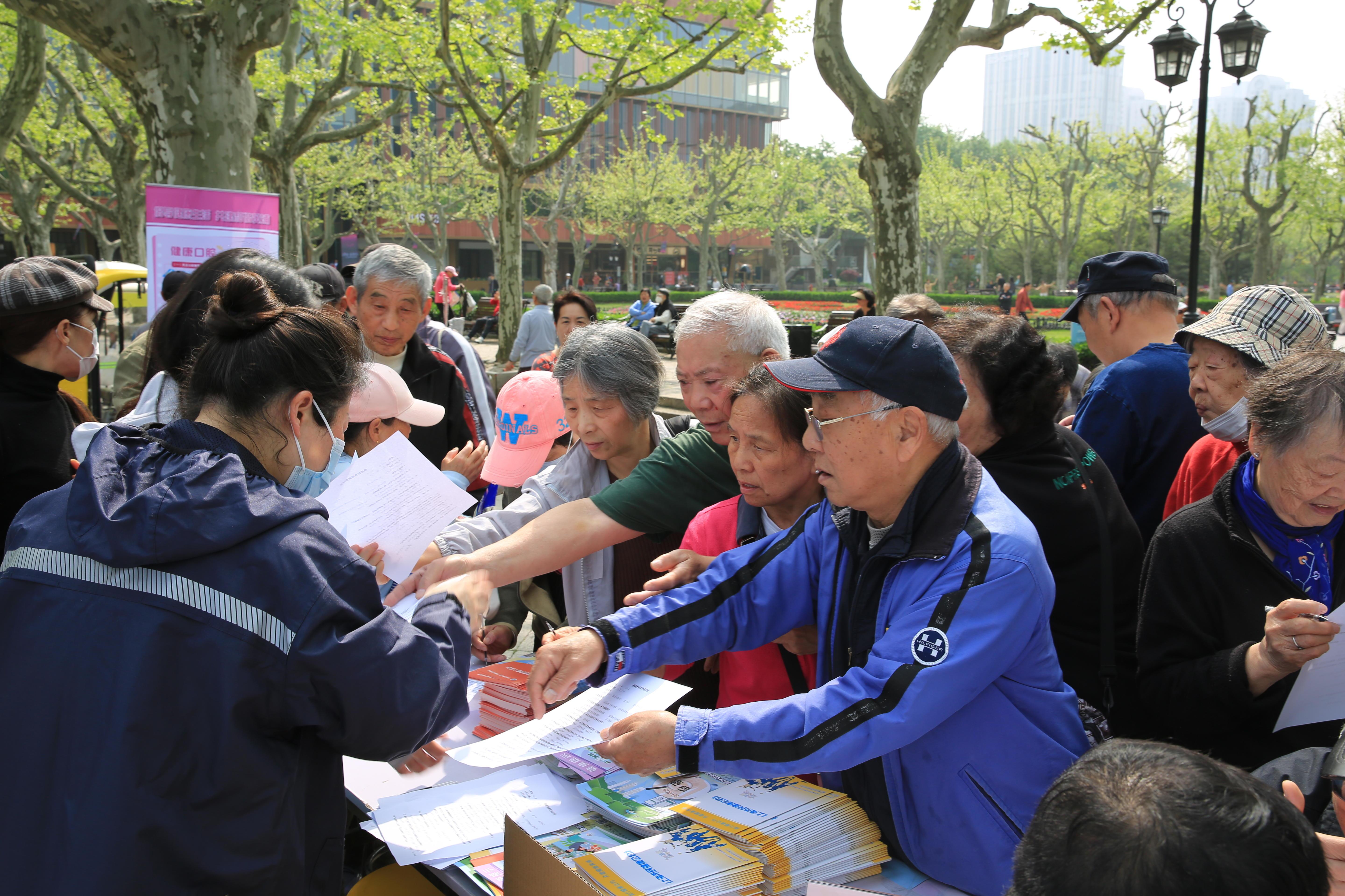 第三十四届上海市健康教育周主题活动在复兴公园举行