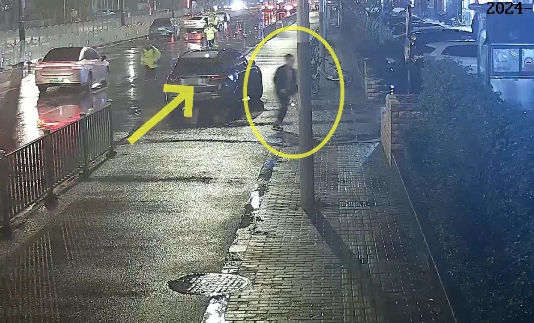 两男子遇民警后竟弃车逃跑原来是因为