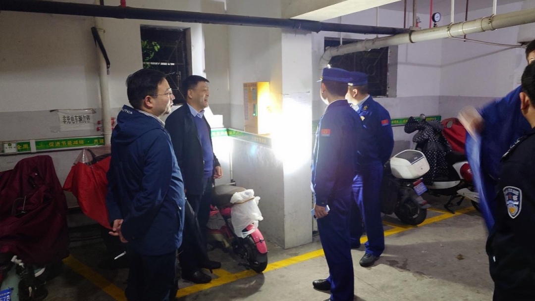 绷紧安全弦筑牢防火墙黄浦区房管局开展电动车消防安全治理攻坚行动