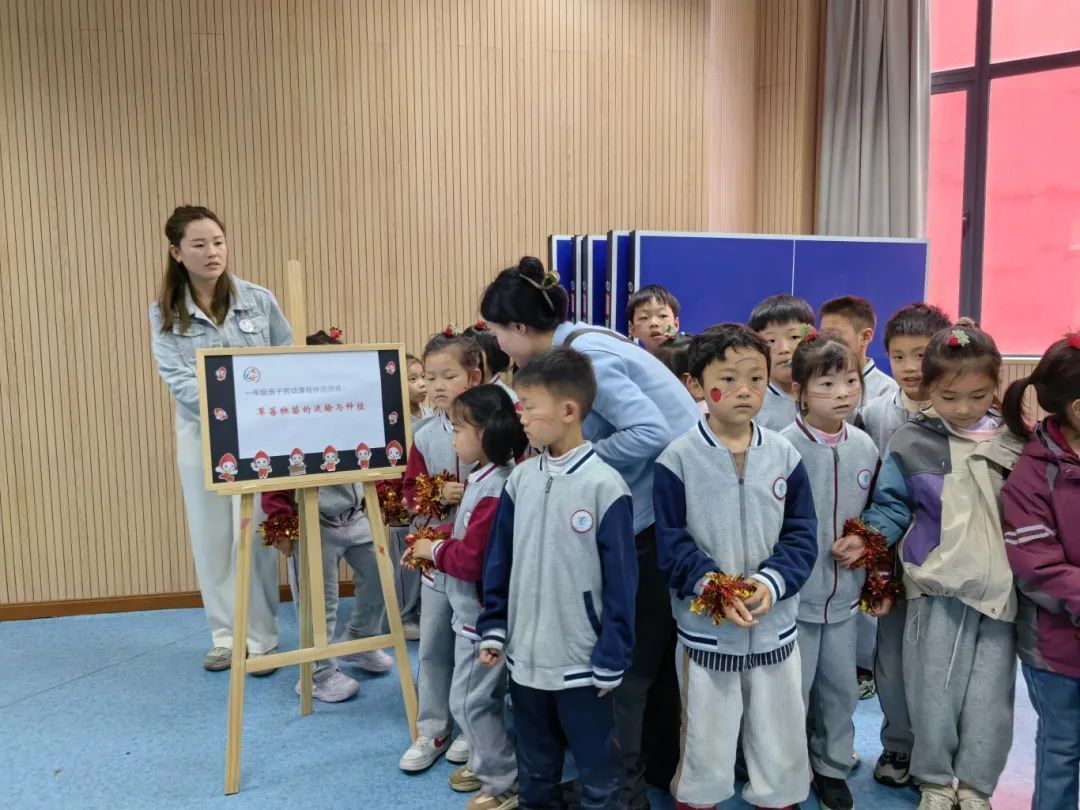 亲子劳动教育进校园赵屯小学第三届亲子草莓节开幕