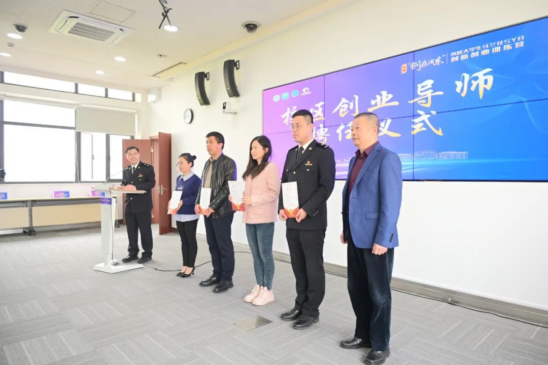 开营仪式上,上海海关学院学生处副处长任丽杰,北蔡镇