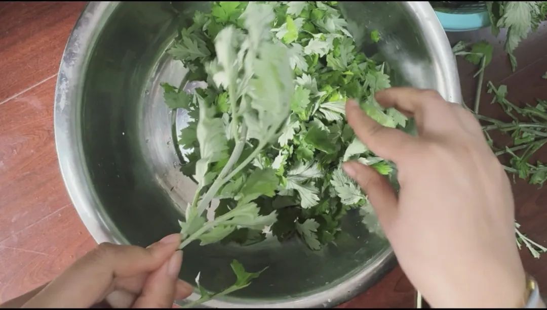 再也不怕蚊虫叮咬！教你自制清凉驱蚊艾叶薄荷膏，学起来→(图3)