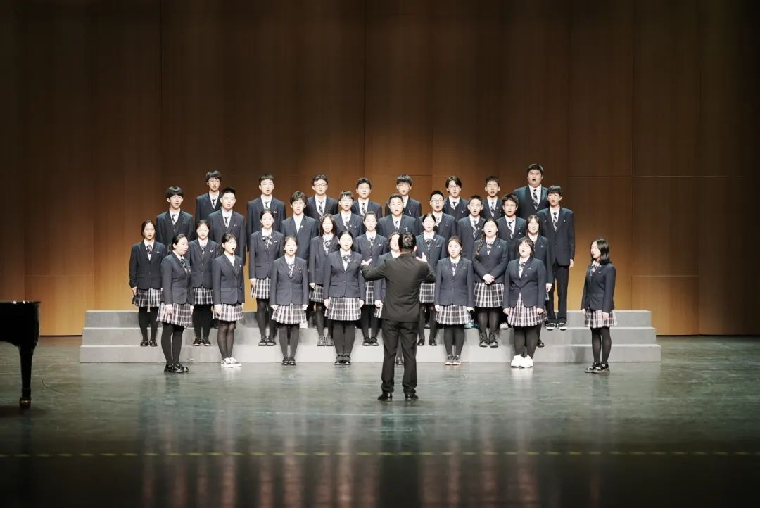 莘松中学领衔,13支学生合唱团登上专业舞台