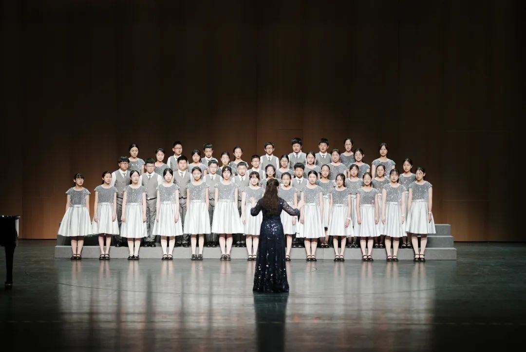 莘松中学领衔,13支学生合唱团登上专业舞台