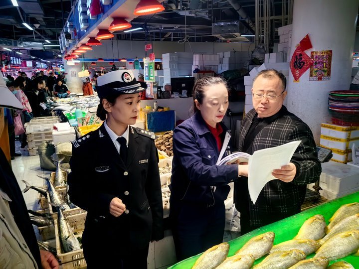 青岛市伏季休渔首周查获违规作业船舶24艘