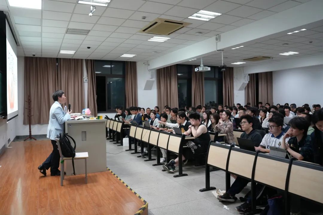 5月8日,复旦大学科技考古研究院,文物与博物馆学系副教授文少卿带来题