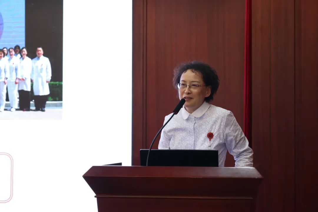 祝华山医院护理工作者们节日快乐,一路生花!