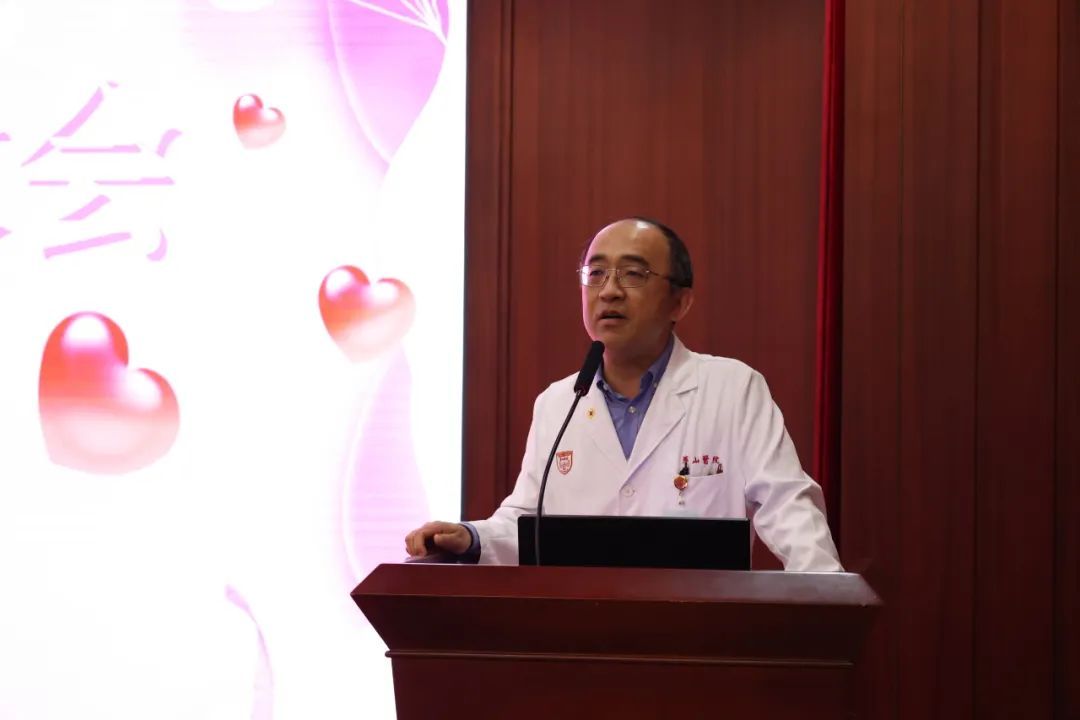 祝华山医院护理工作者们节日快乐,一路生花!