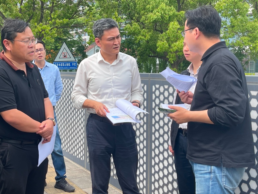 松江区副区长杨剑,王晔带队开展"四不两直"生态环境专项检查