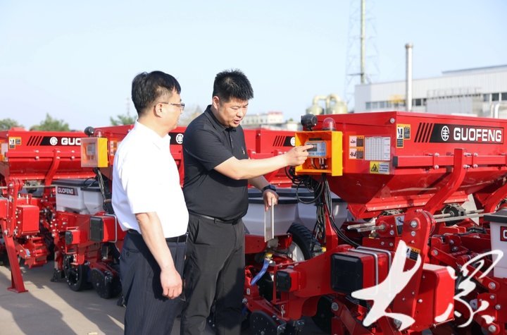 "担"来活水促发展,共绘智慧农机新篇章