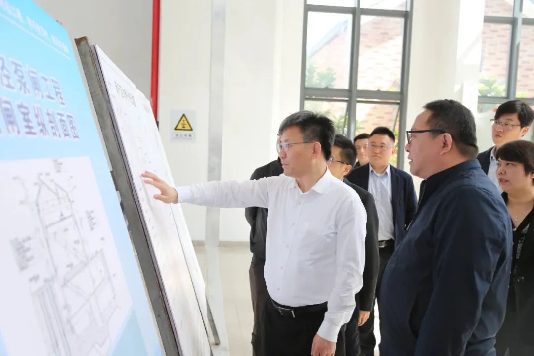 5月13日,闵行区防汛指挥部总指挥,区长陈华文带队检查本区防汛防台