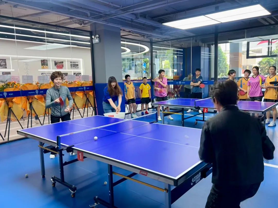 世界冠军重返虹口!虹口曹燕华乒乓球训练基地授牌