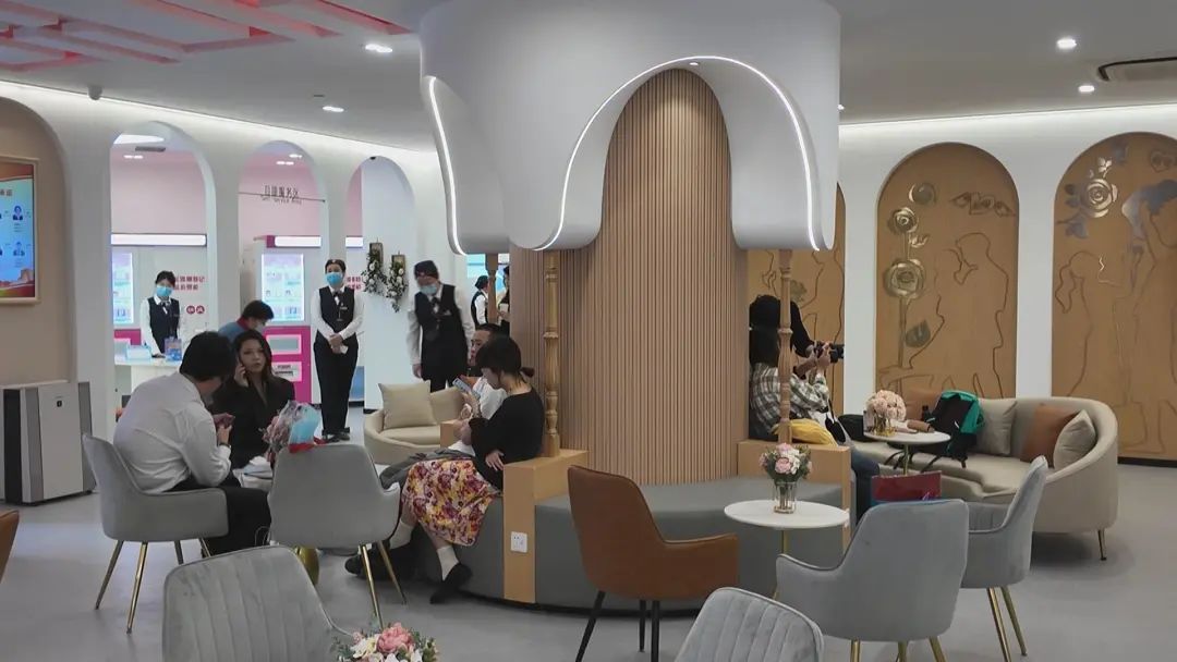 "520"迎登记"小高峰",黄浦区婚姻登记处全新亮相