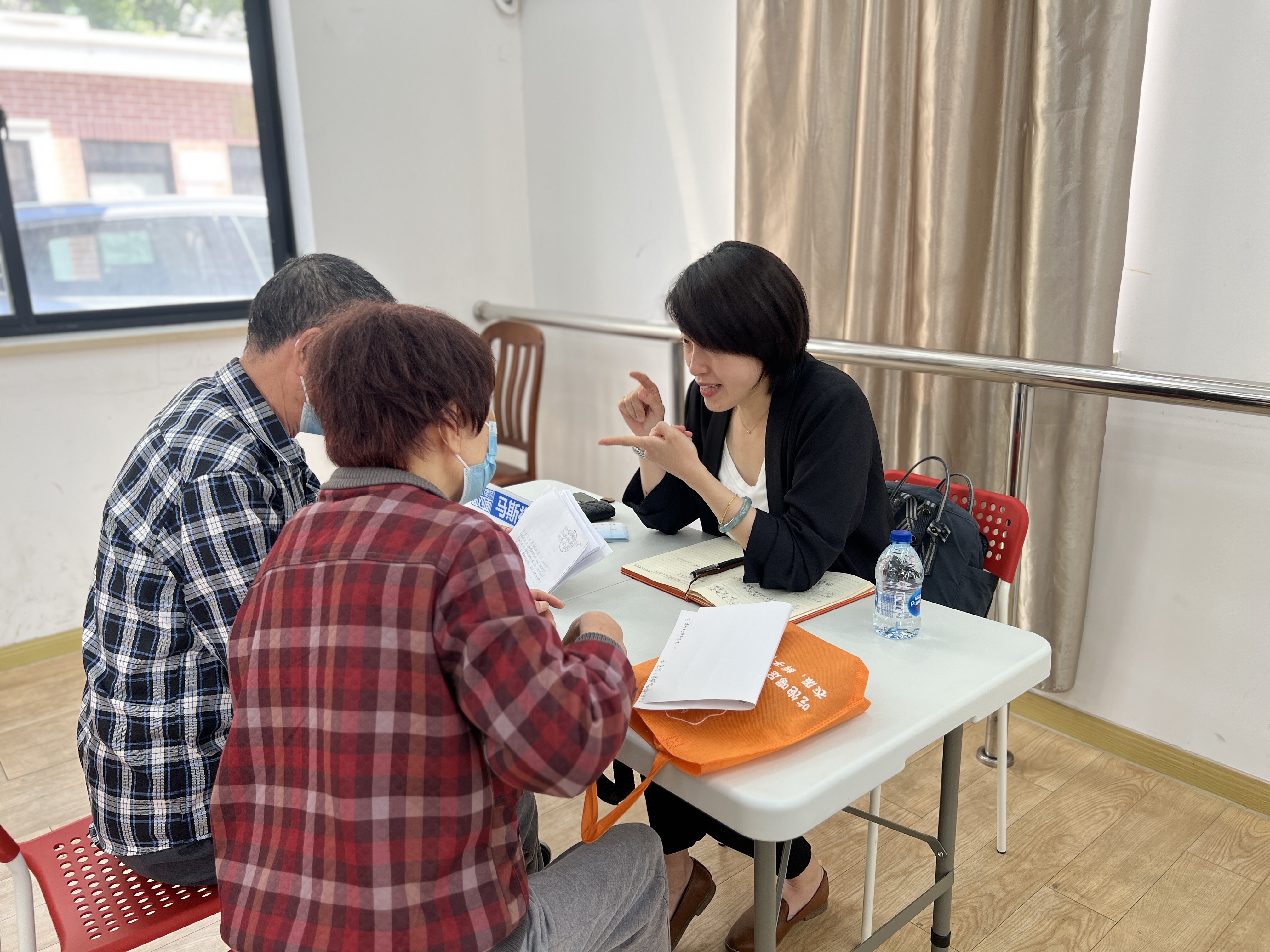 上海法治天地女主持人图片