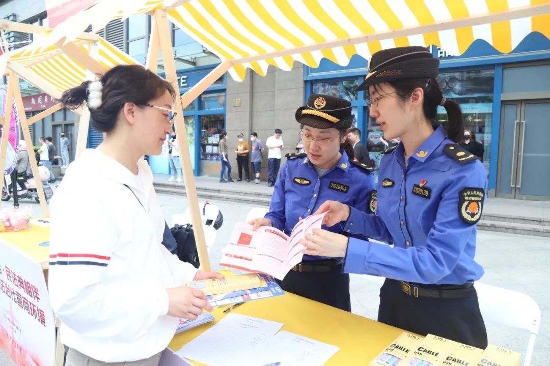 芷江西路街道举办民法典宣传月暨法治便民志愿服务活动
