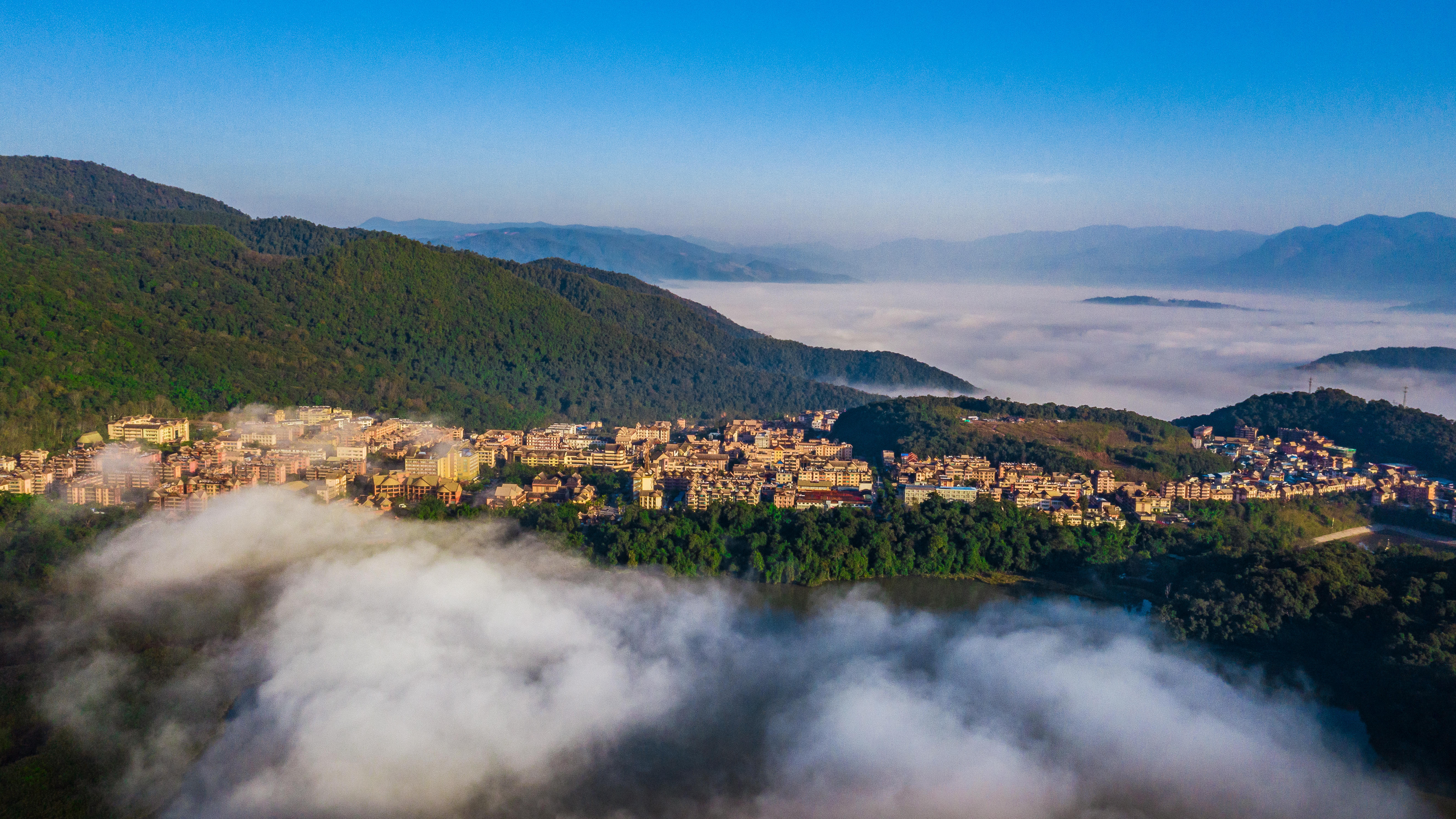 供图《绿美西盟》  罗嘉 摄《博航云海》(西盟县勐梭镇秧落村博航组)