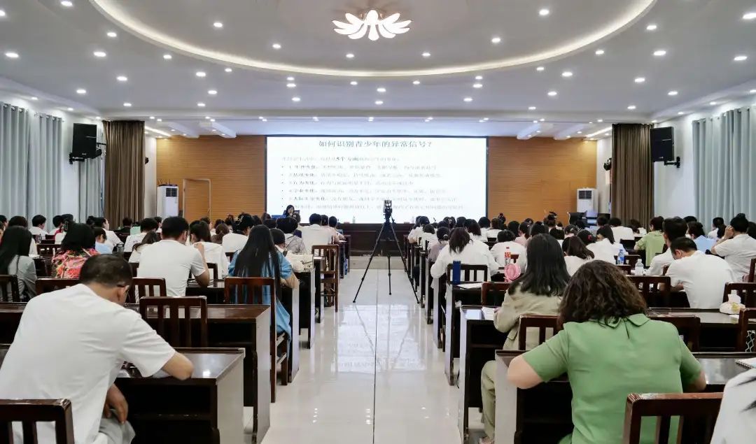 巴楚县教育系统迎来上海专家调研并指导工作丨走进静安对口支援地区