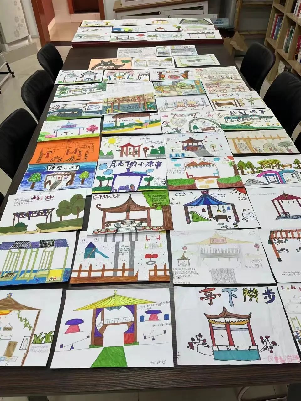 5月23日上午,在居民区党总支的组织下,社区居民代表,"小蜜蜂"代表对