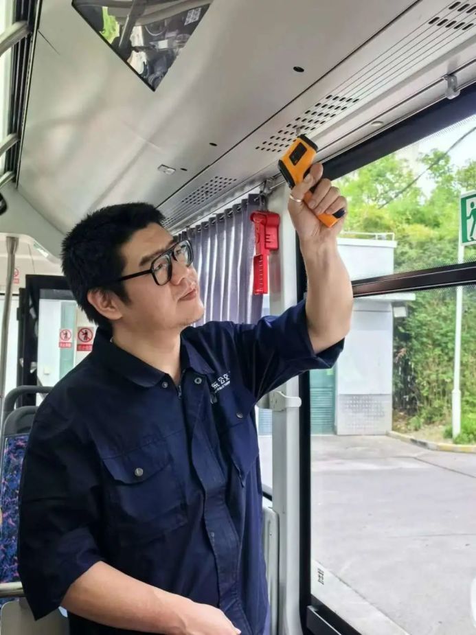 公交部门加强车辆冷空调开机保养