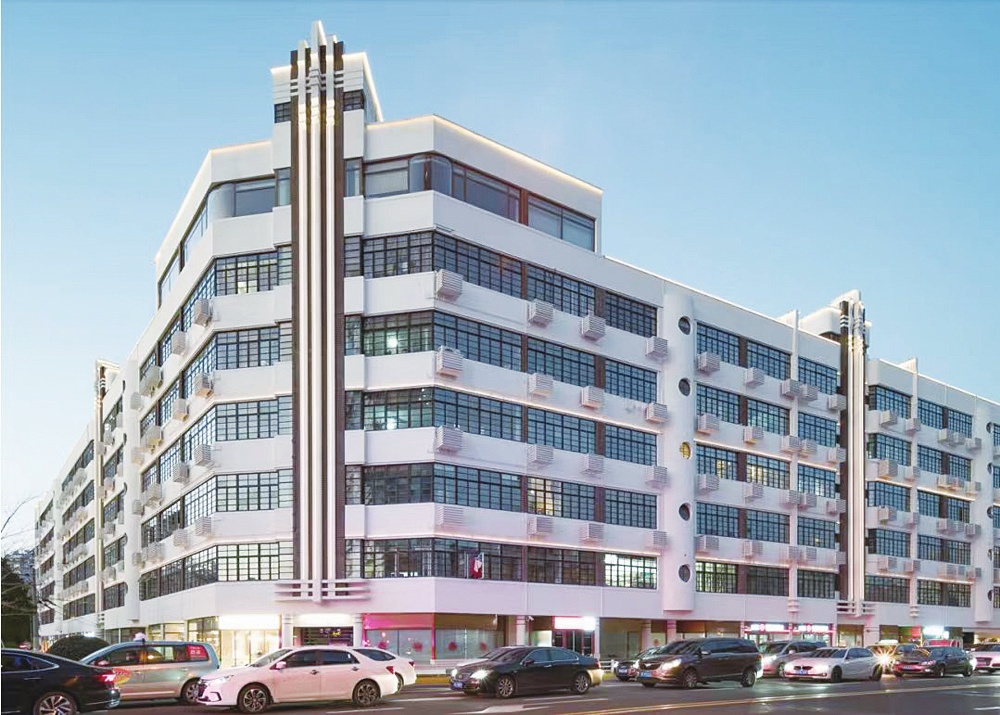 谨以淮海中路区域为例,南昌大楼(原阿斯屈莱特公寓)的转角体现着典型