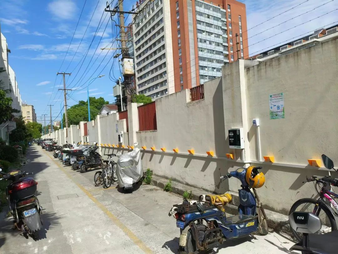 使用,采取了在楼道内充电,飞线充电或将电瓶带回家中充电等危险做法