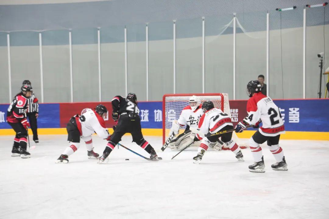2024年全国女子冰球锦标赛在威海临港区开赛!将持续到6月9日