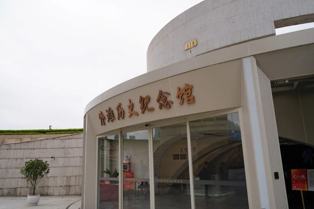 作为上海市爱国主义教育基地,外滩历史纪念馆以珍贵的历史照片为主