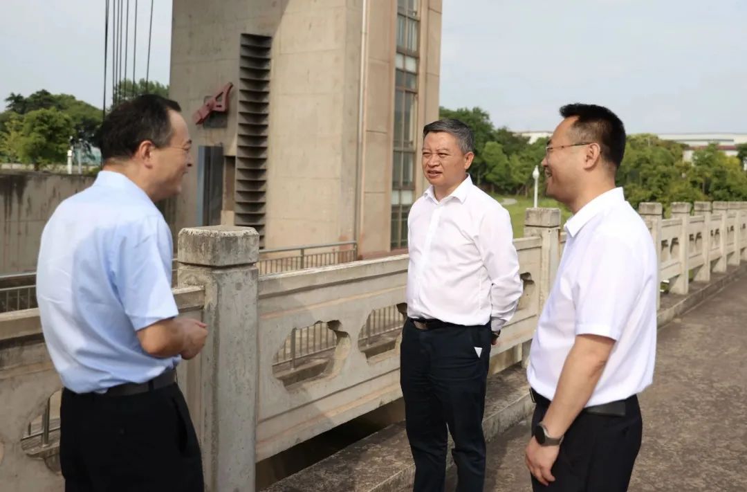 书记区长查防汛宝山区主要领导调研防汛防台工作