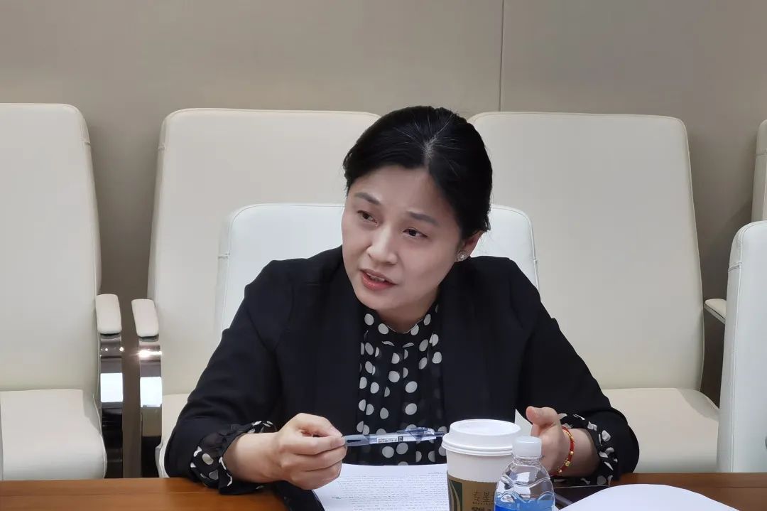 来自九海实业的后备干部金晓燕结合"听书记讲核心价值观"体会,提出"精